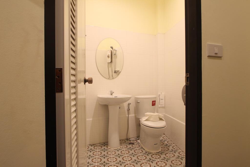 Srisomboon Hostel Trang Εξωτερικό φωτογραφία