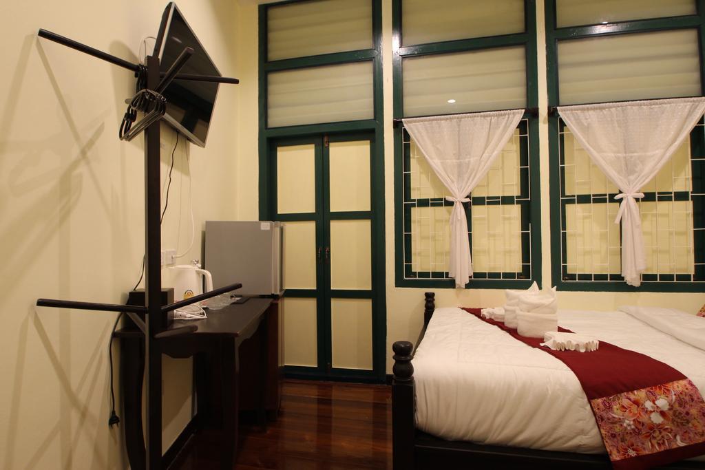 Srisomboon Hostel Trang Εξωτερικό φωτογραφία