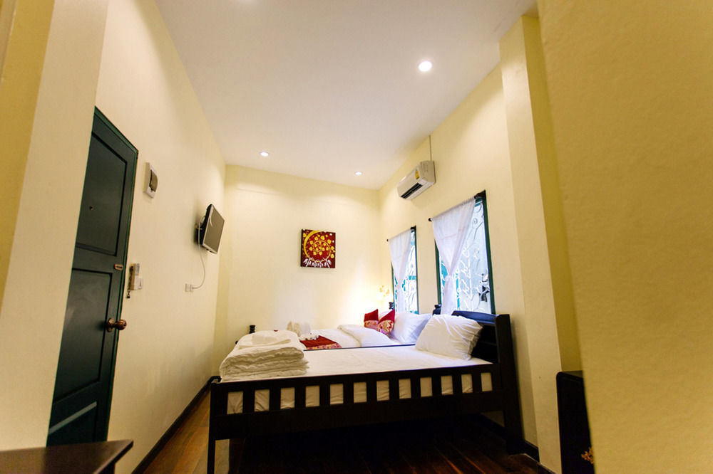 Srisomboon Hostel Trang Εξωτερικό φωτογραφία