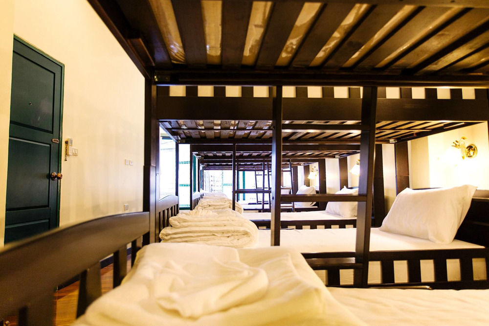Srisomboon Hostel Trang Εξωτερικό φωτογραφία