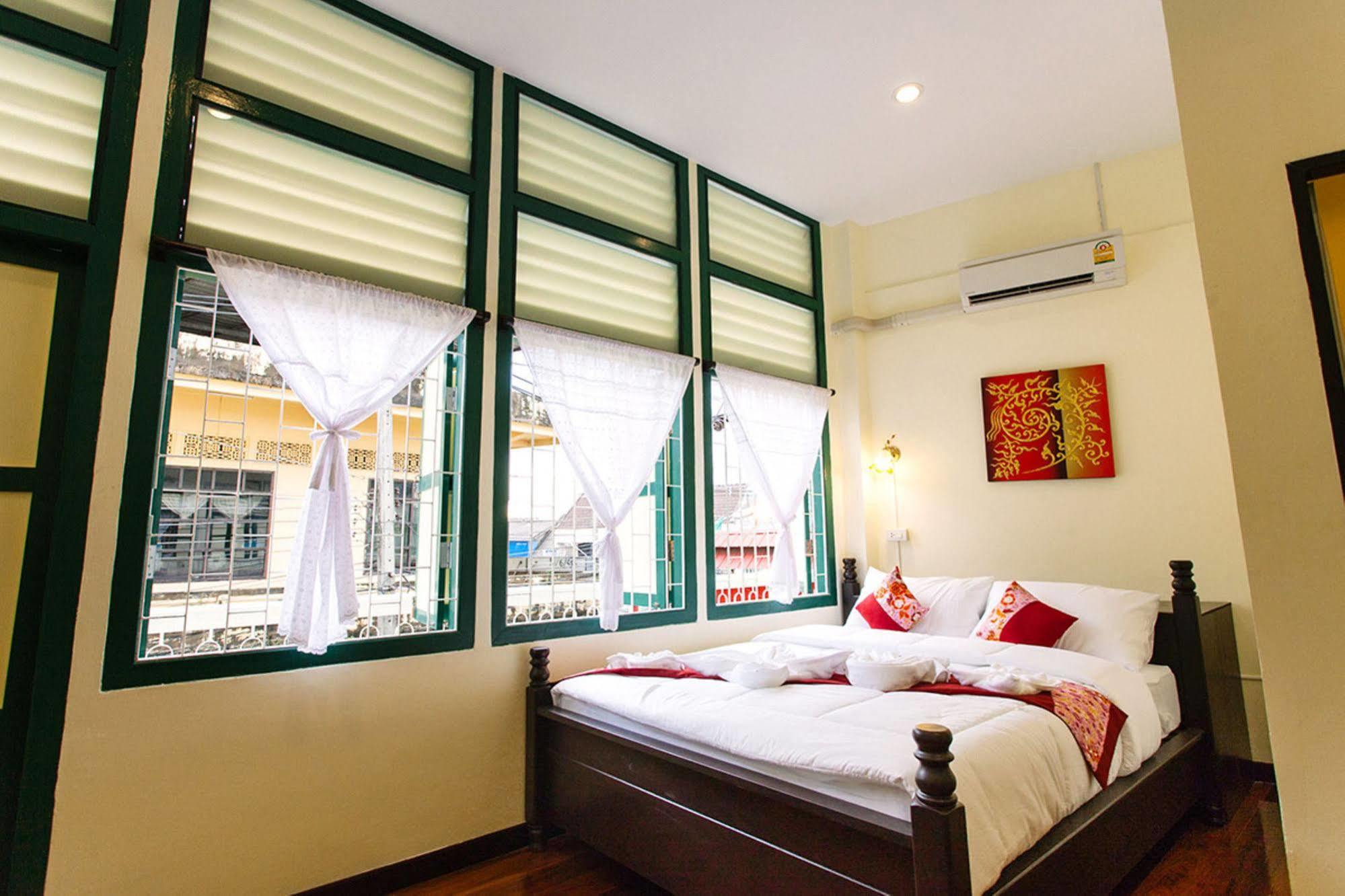 Srisomboon Hostel Trang Εξωτερικό φωτογραφία