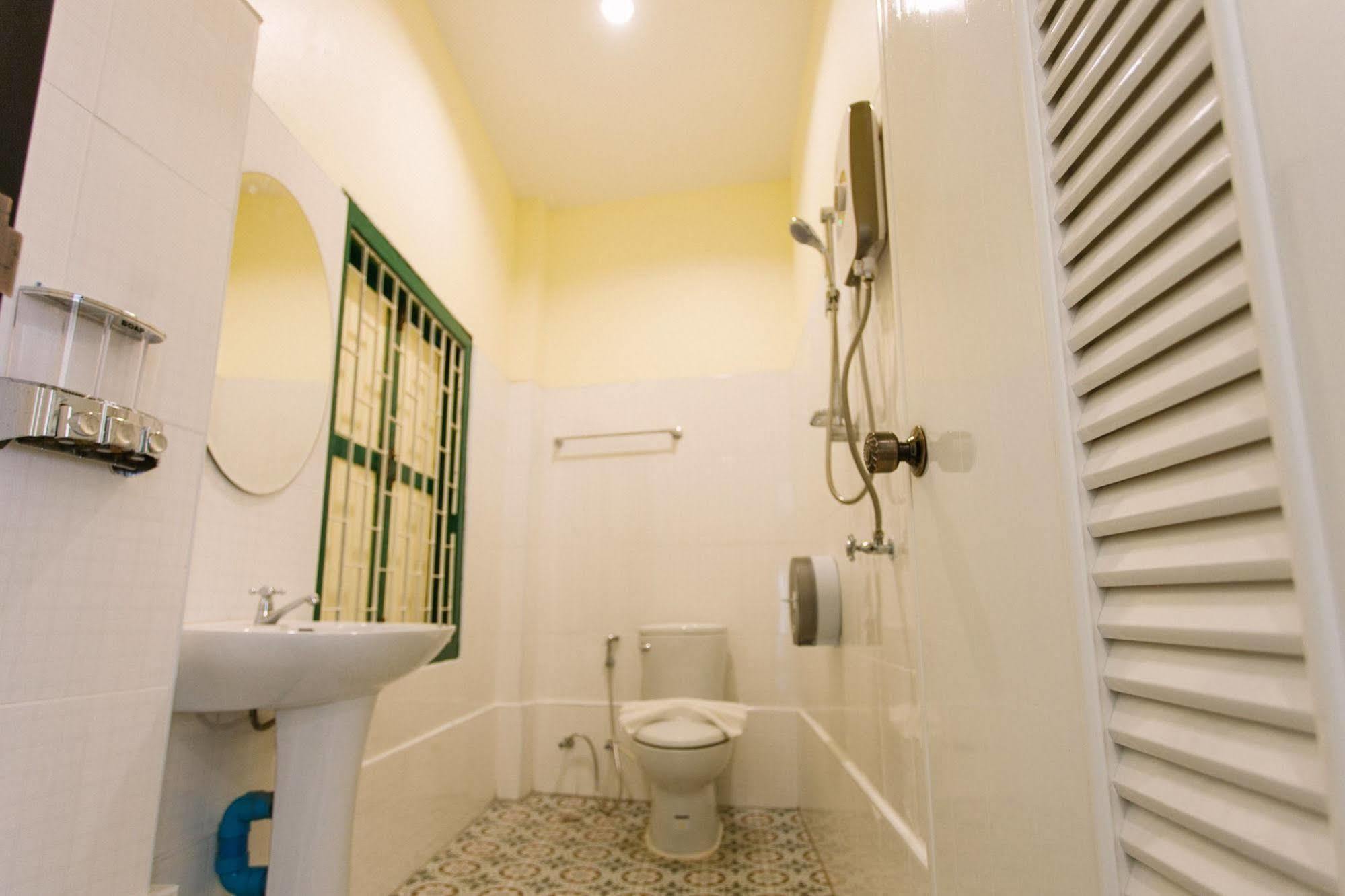 Srisomboon Hostel Trang Εξωτερικό φωτογραφία