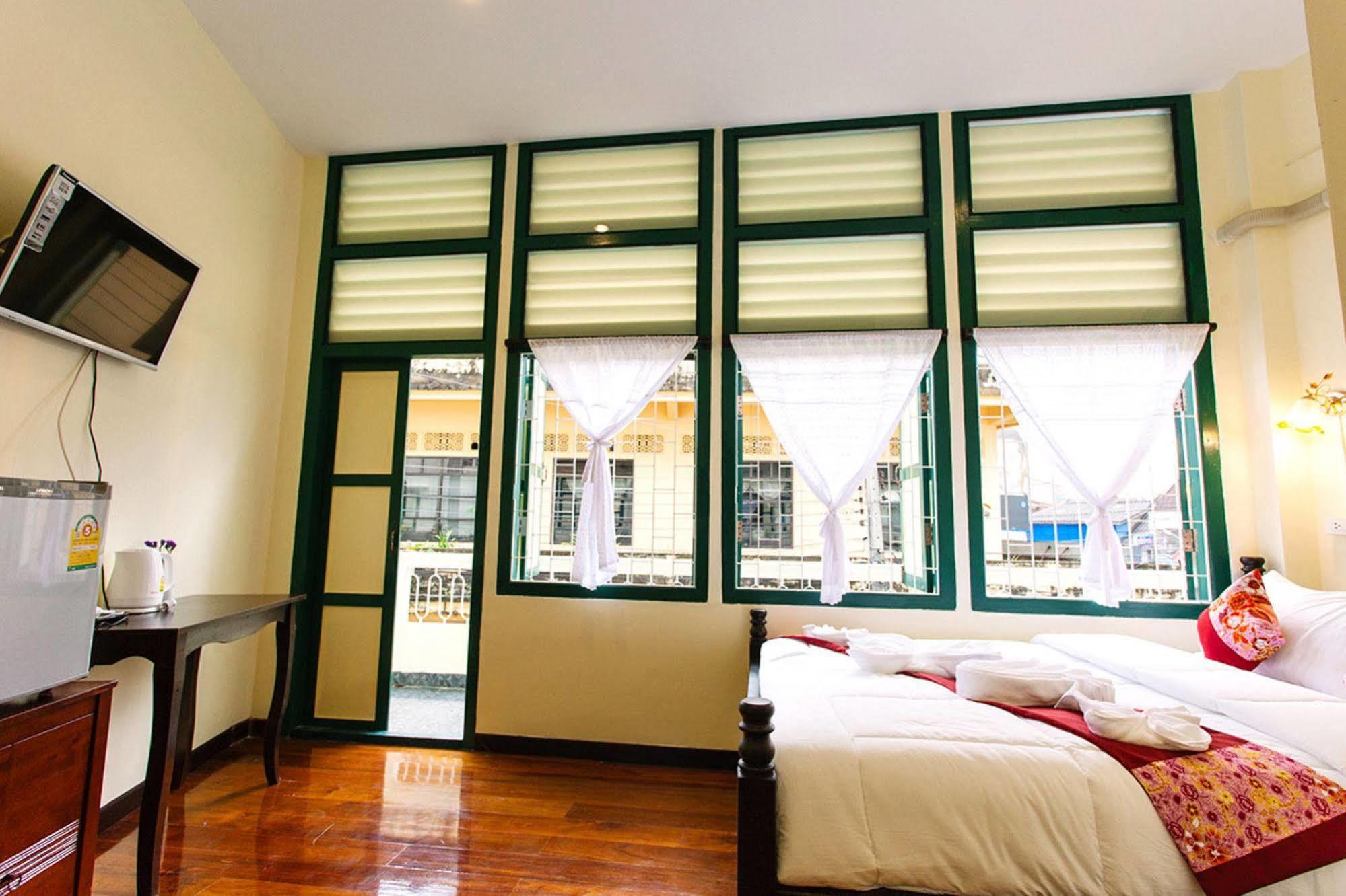 Srisomboon Hostel Trang Εξωτερικό φωτογραφία