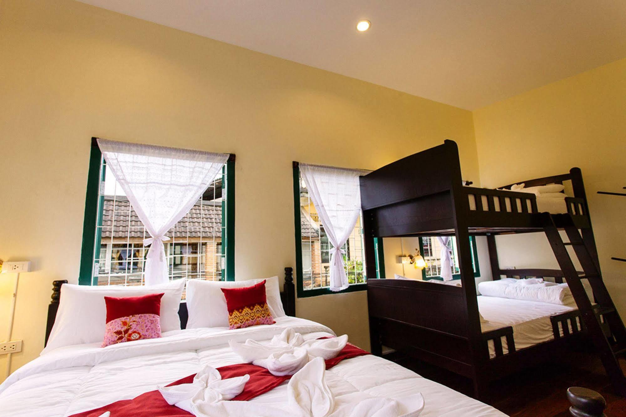 Srisomboon Hostel Trang Εξωτερικό φωτογραφία