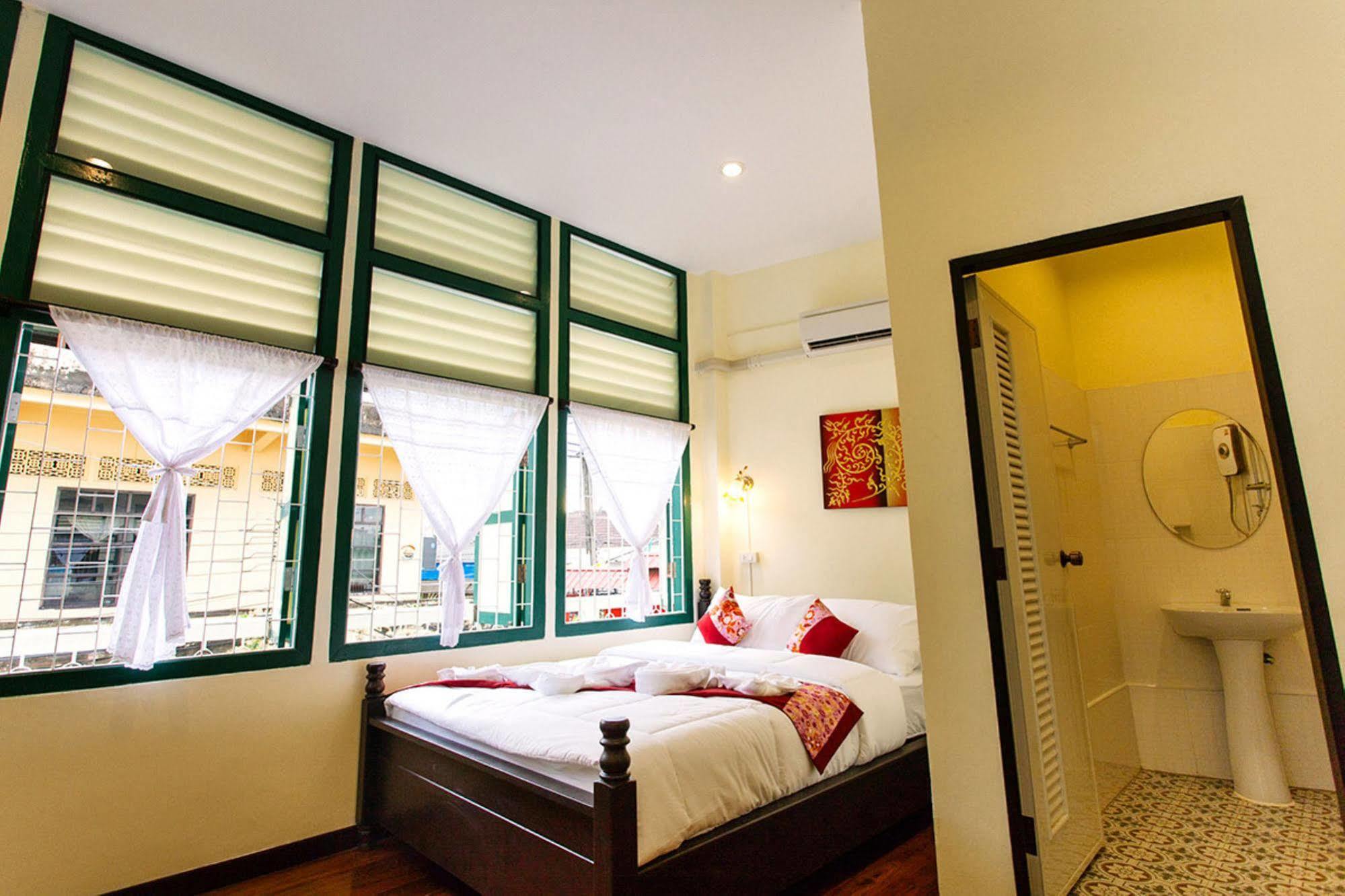 Srisomboon Hostel Trang Εξωτερικό φωτογραφία