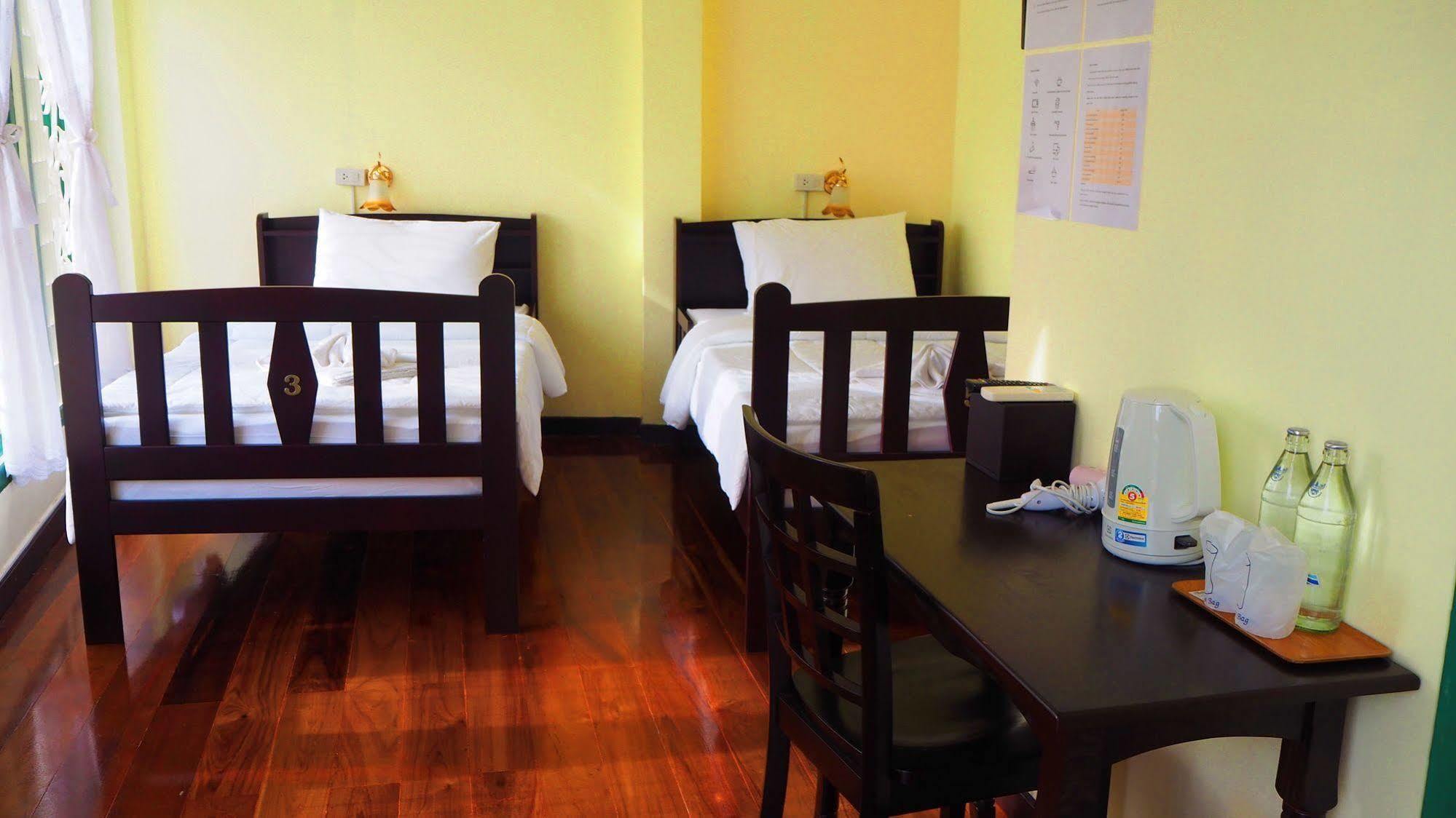 Srisomboon Hostel Trang Εξωτερικό φωτογραφία