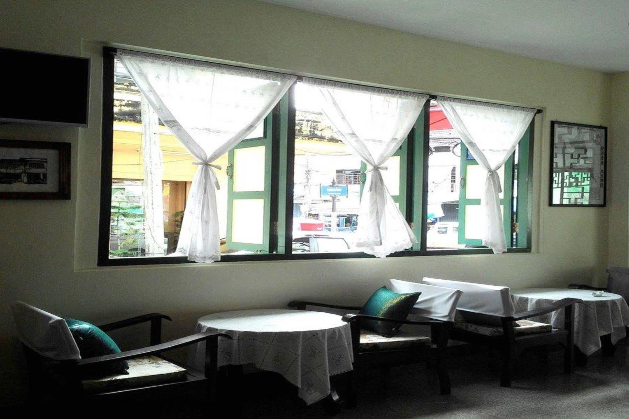 Srisomboon Hostel Trang Εξωτερικό φωτογραφία