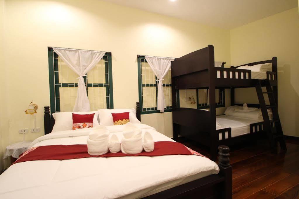 Srisomboon Hostel Trang Εξωτερικό φωτογραφία