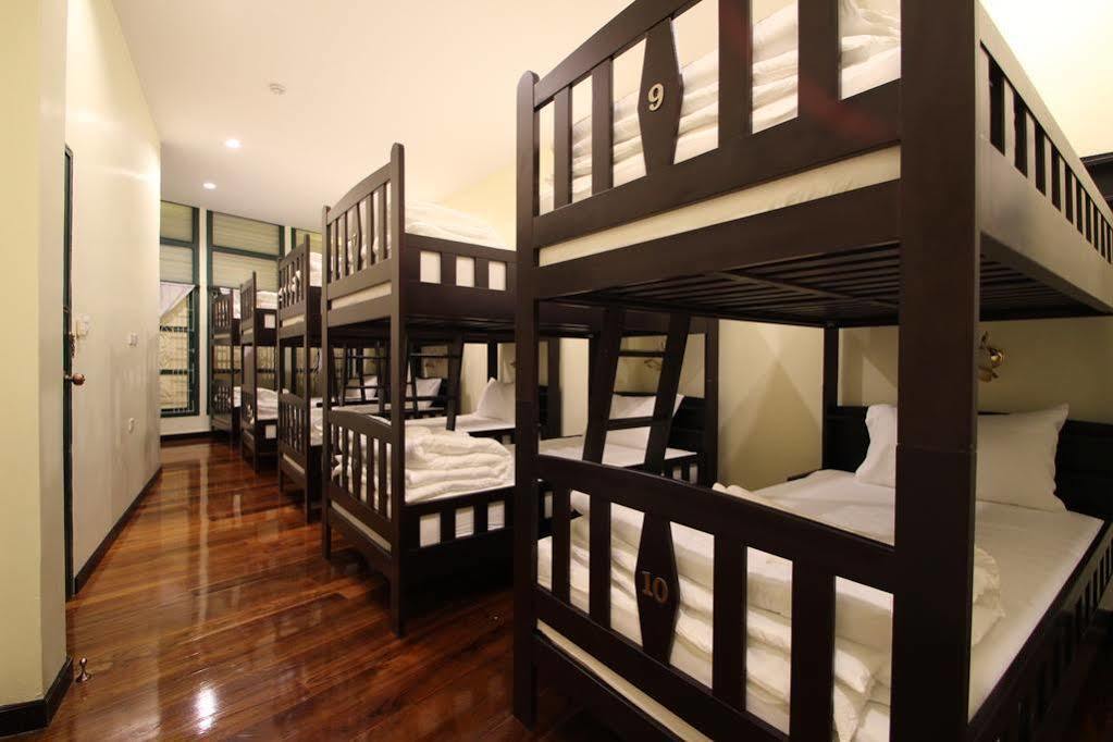 Srisomboon Hostel Trang Εξωτερικό φωτογραφία