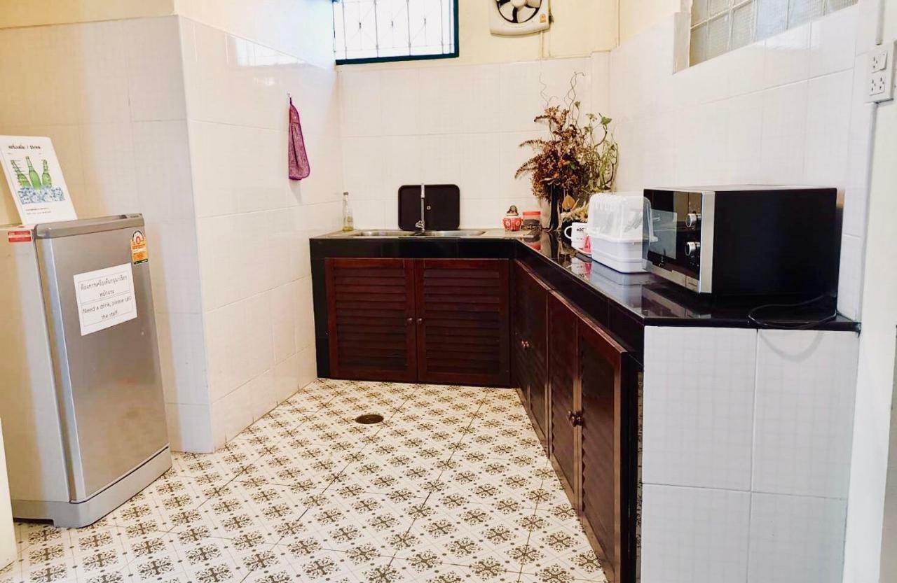 Srisomboon Hostel Trang Εξωτερικό φωτογραφία